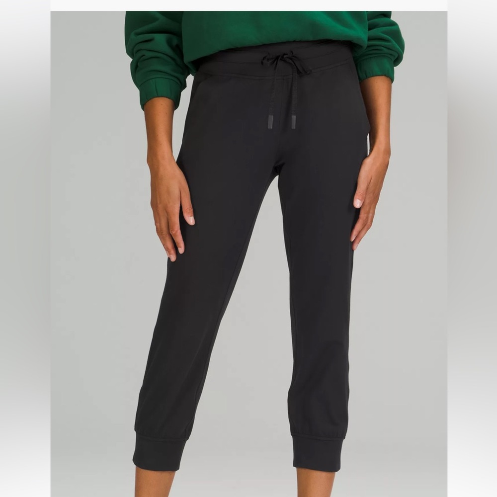 Lululemon High Rise Jogger Crop